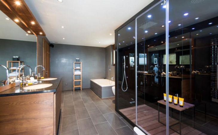 Haus Leytron, Zermatt, Shower Room